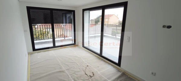 Moradia T5 para Venda em Santa Iria de Azoia, São João da Talha e Bobadela