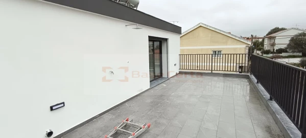 Moradia T5 para Venda em Santa Iria de Azoia, São João da Talha e Bobadela