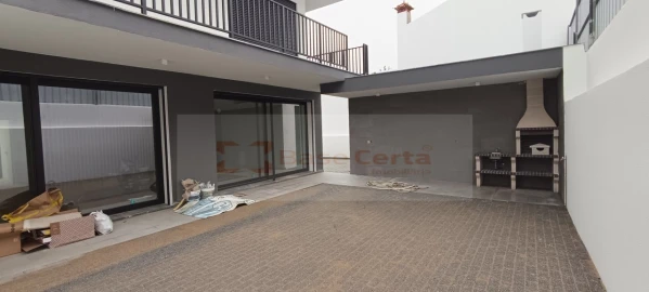 Moradia T5 para Venda em Santa Iria de Azoia, São João da Talha e Bobadela