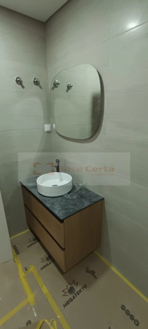 Moradia T5 para Venda em Santa Iria de Azoia, São João da Talha e Bobadela