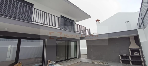 Moradia T5 para Venda em Santa Iria de Azoia, São João da Talha e Bobadela