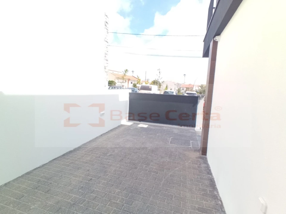 Moradia T4 para Venda em Santa Iria de Azoia, São João da Talha e Bobadela Foto 35