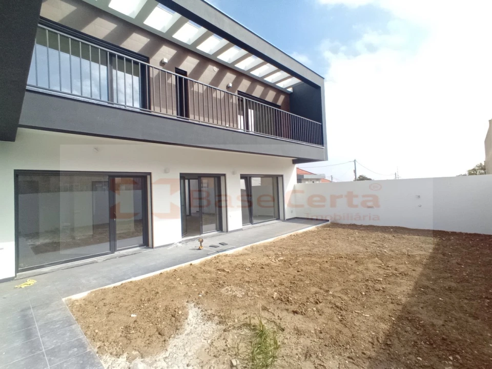 Moradia T4 para Venda em Santa Iria de Azoia, São João da Talha e Bobadela Foto 3