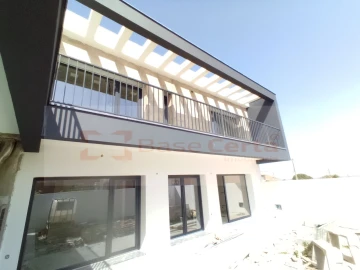 Moradia T4 para Venda em Santa Iria de Azoia, São João da Talha e Bobadela