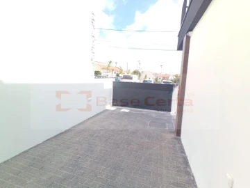 Moradia T4 para Venda em Santa Iria de Azoia, São João da Talha e Bobadela