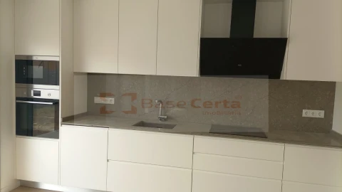 Moradia T4 para Venda em Santa Iria de Azoia, São João da Talha e Bobadela