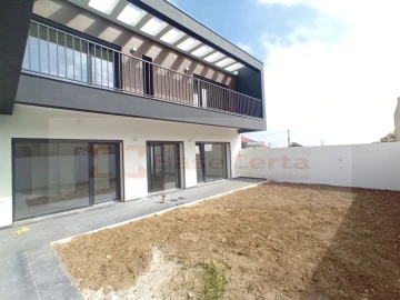 Moradia T4 para Venda em Santa Iria de Azoia, São João da Talha e Bobadela