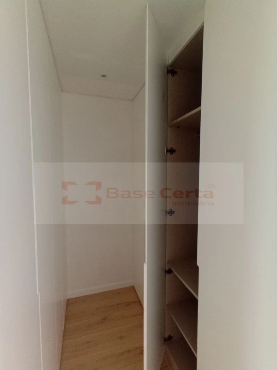 Moradia T4 para Venda em Santa Iria de Azoia, São João da Talha e Bobadela Foto 32