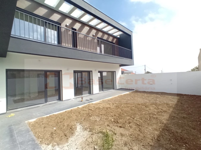 Moradia T4 para Venda em Santa Iria de Azoia, São João da Talha e Bobadela Foto 3