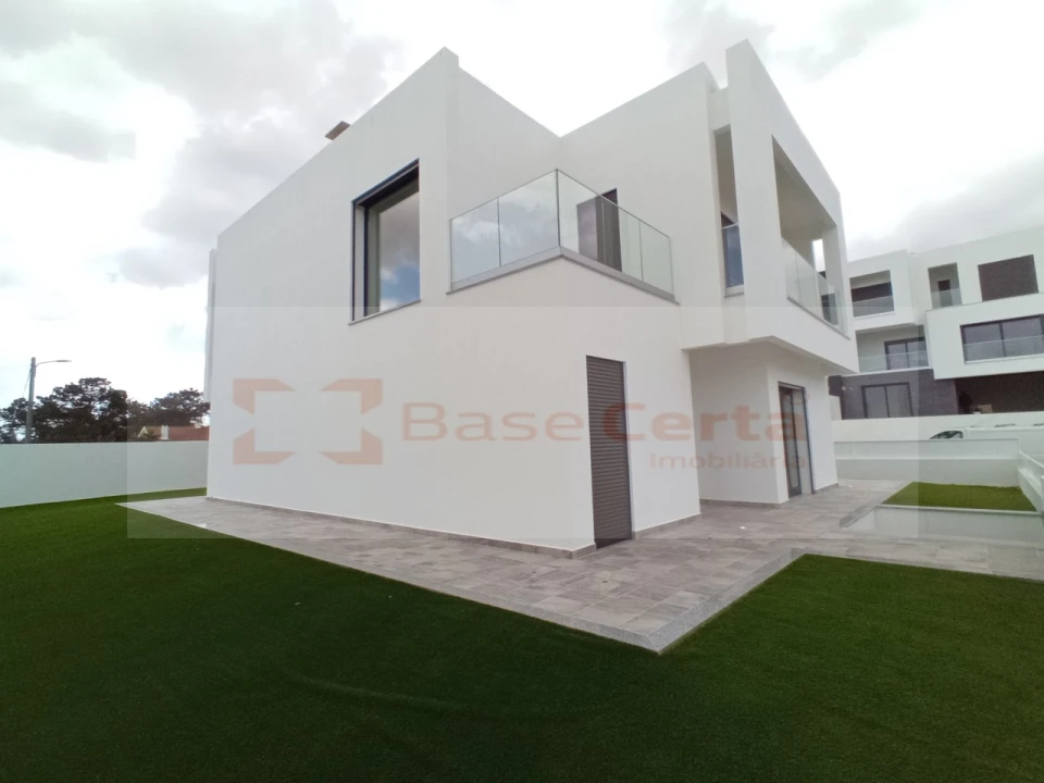 Moradia T4 para Venda em Corroios Foto 1