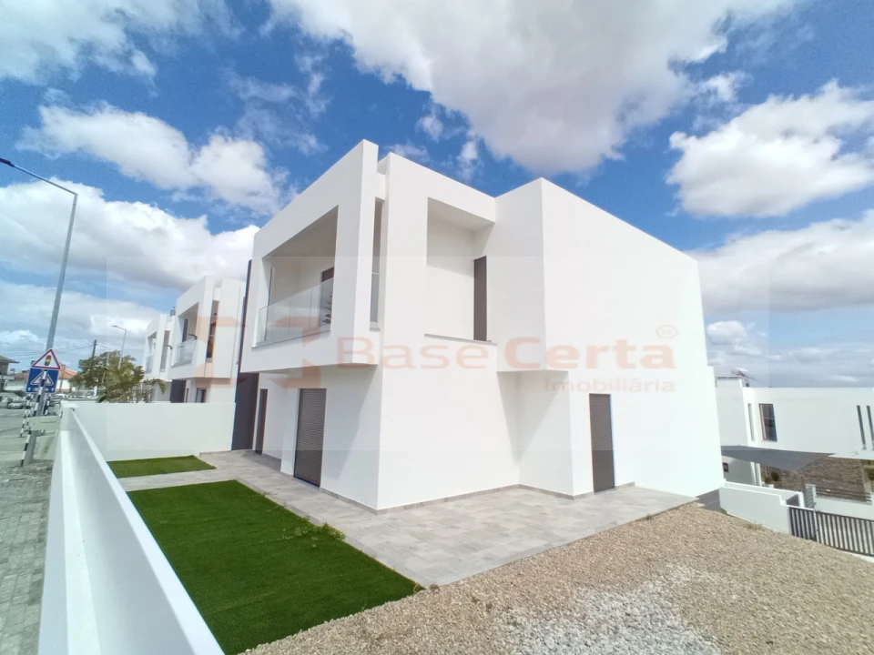 Moradia T4 para Venda em Corroios Foto 2