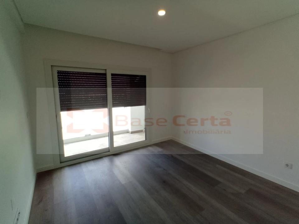 Moradia T4 para Venda em Corroios Foto 14