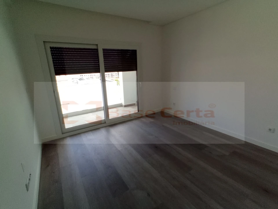 Moradia T4 para Venda em Corroios Foto 16