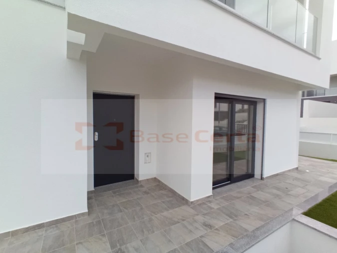 Moradia T4 para Venda em Corroios Foto 3