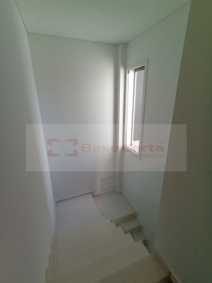 Moradia T4 para Venda em Corroios Foto 17