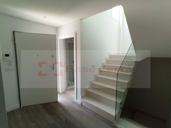 Moradia T4 para Venda em Corroios Foto 19