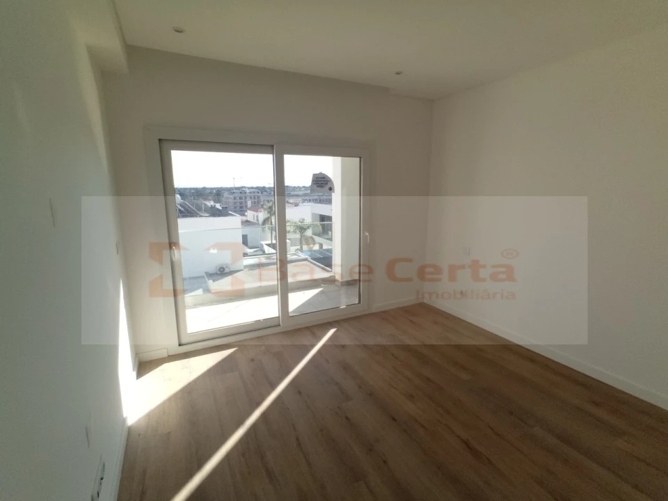 Quinta T4 para Venda em Corroios Foto 16