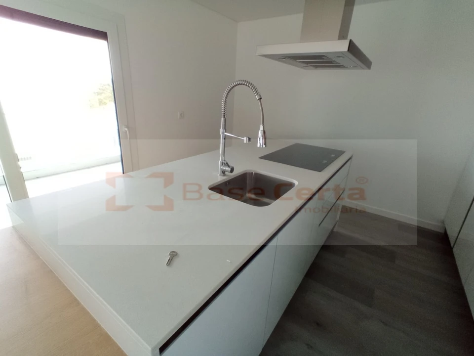 Quinta T4 para Venda em Corroios Foto 9