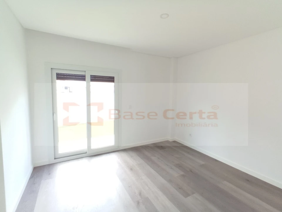 Quinta T4 para Venda em Corroios Foto 22