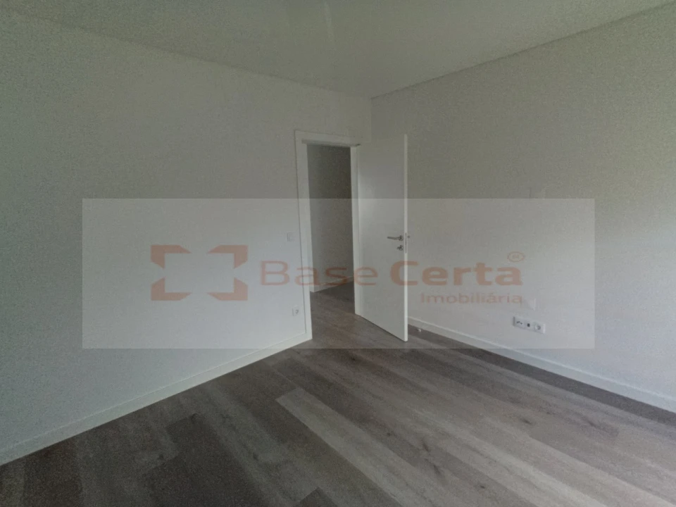 Quinta T4 para Venda em Corroios Foto 24