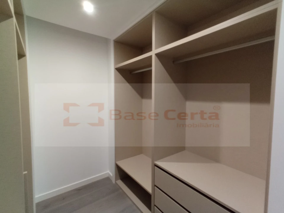 Quinta T4 para Venda em Corroios Foto 25