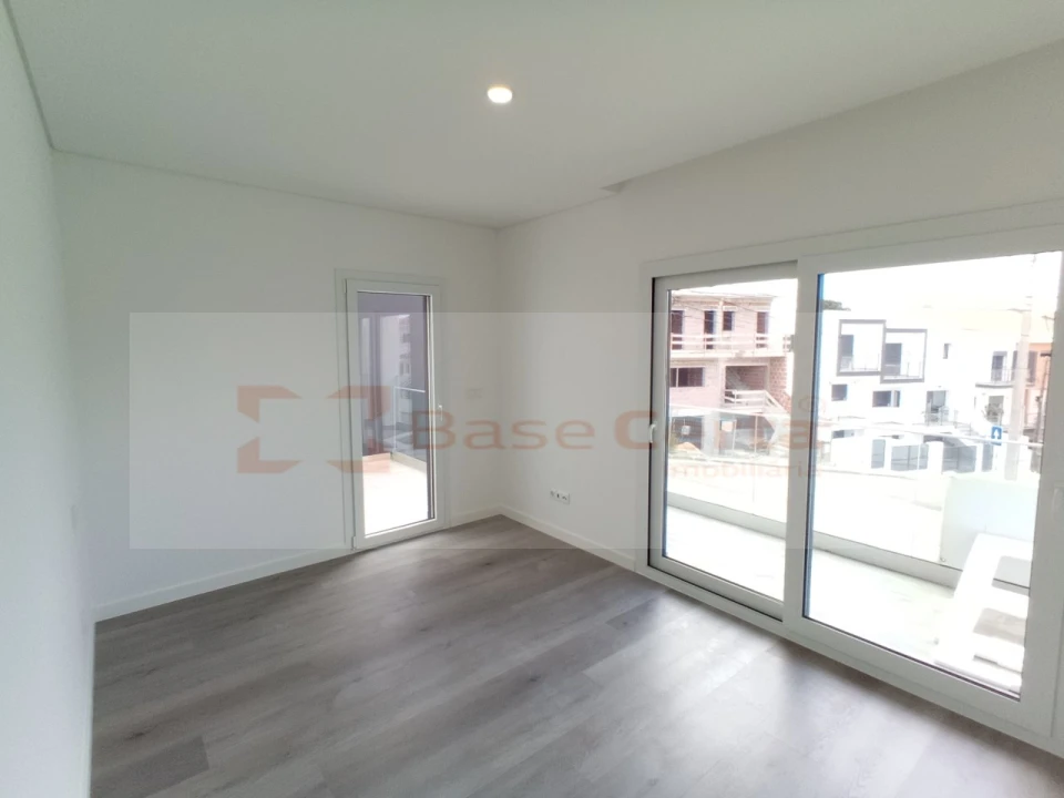 Quinta T4 para Venda em Corroios Foto 29