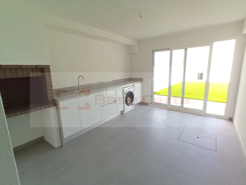 Quinta T4 para Venda em Corroios Foto 34