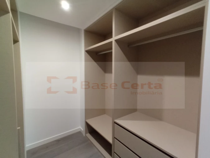 Quinta T4 para Venda em Corroios Foto 25