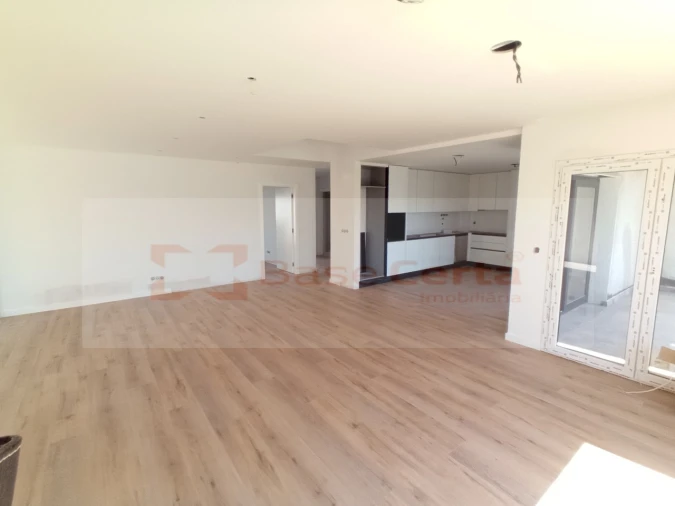 Moradia T4 para Venda em Corroios Foto 4