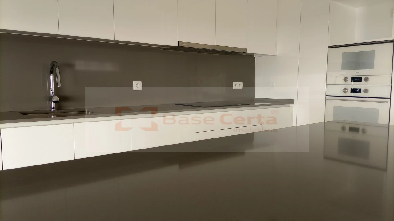 Moradia T4 para Venda em Pontinha e Famões Foto 4