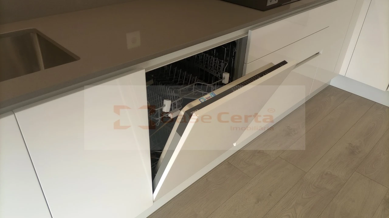 Moradia T4 para Venda em Pontinha e Famões Foto 5