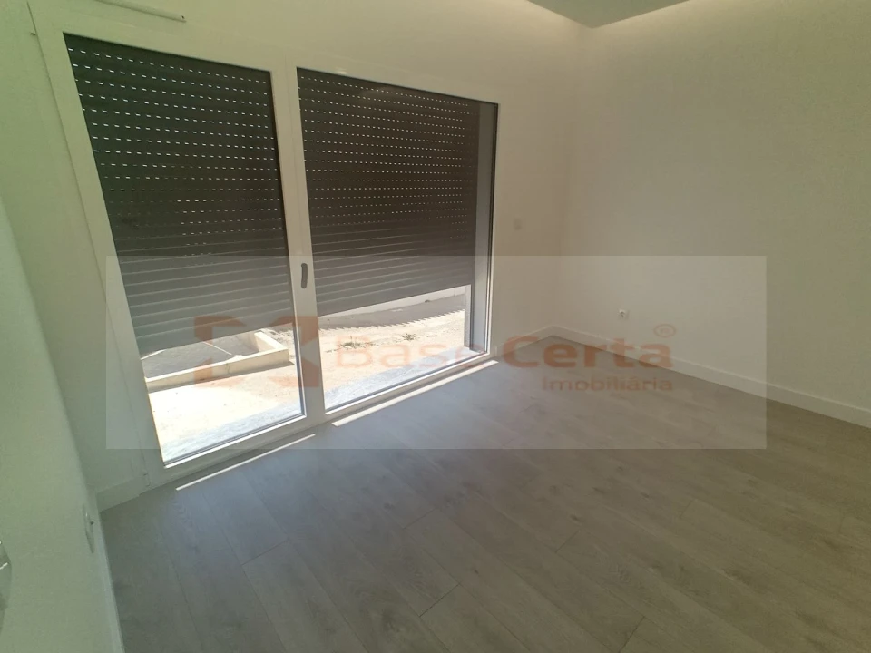 Moradia T4 para Venda em Pontinha e Famões Foto 14