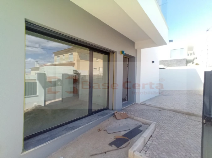 Moradia T4 para Venda em Pontinha e Famões Foto 9