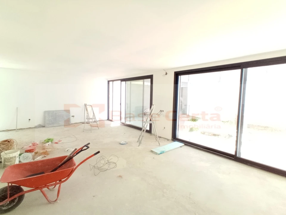 Moradia T5 para Venda em Santa Iria de Azoia, São João da Talha e Bobadela Foto 7