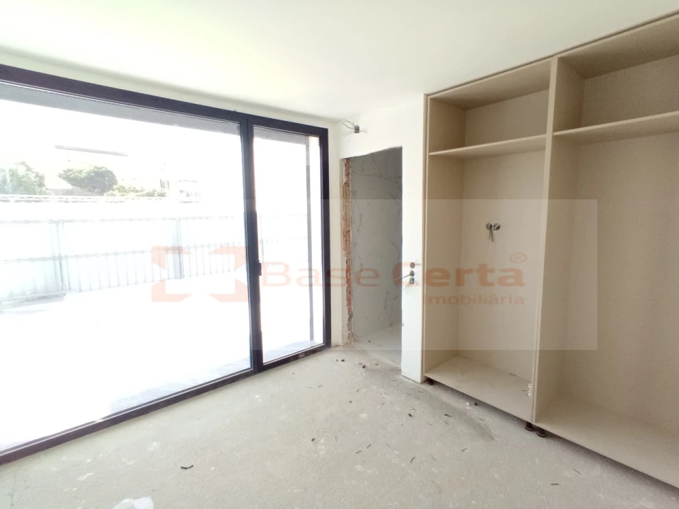 Moradia T5 para Venda em Santa Iria de Azoia, São João da Talha e Bobadela Foto 8