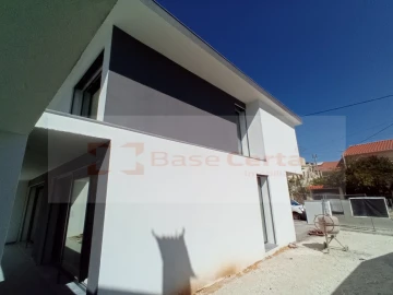 Moradia T5 para Venda em Santa Iria de Azoia, São João da Talha e Bobadela