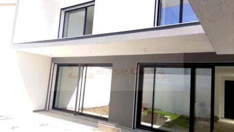 Moradia T5 para Venda em Santa Iria de Azoia, São João da Talha e Bobadela