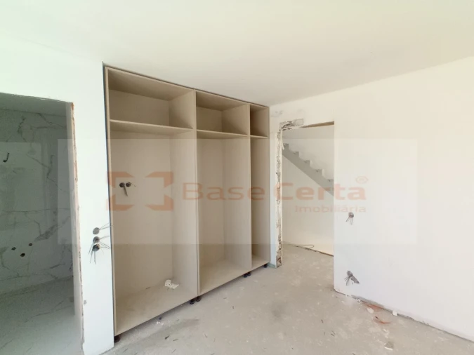 Moradia T5 para Venda em Santa Iria de Azoia, São João da Talha e Bobadela Foto 16