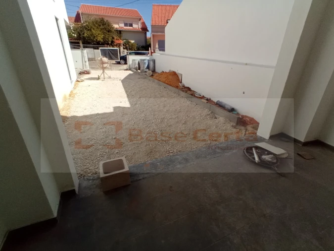 Moradia T5 para Venda em Santa Iria de Azoia, São João da Talha e Bobadela Foto 33