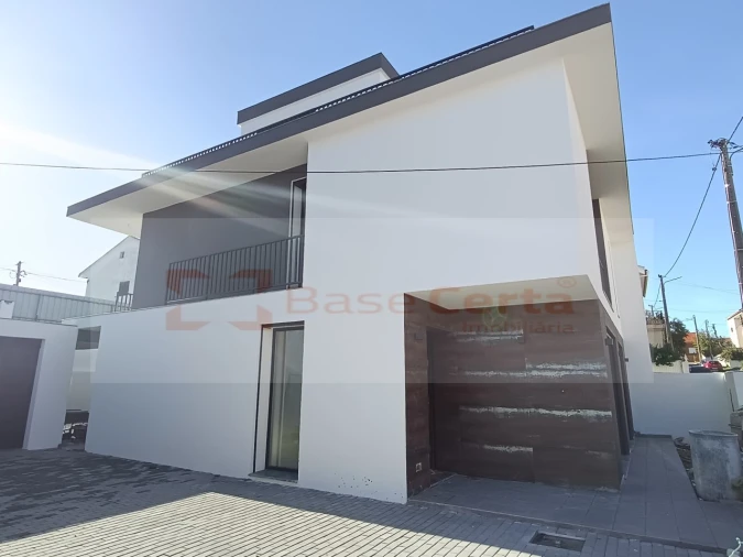 Moradia T5 para Venda em Santa Iria de Azoia, São João da Talha e Bobadela Foto 36