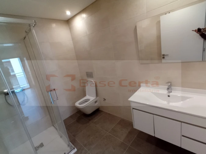 Apartamento T2 para Venda em Corroios Foto 9