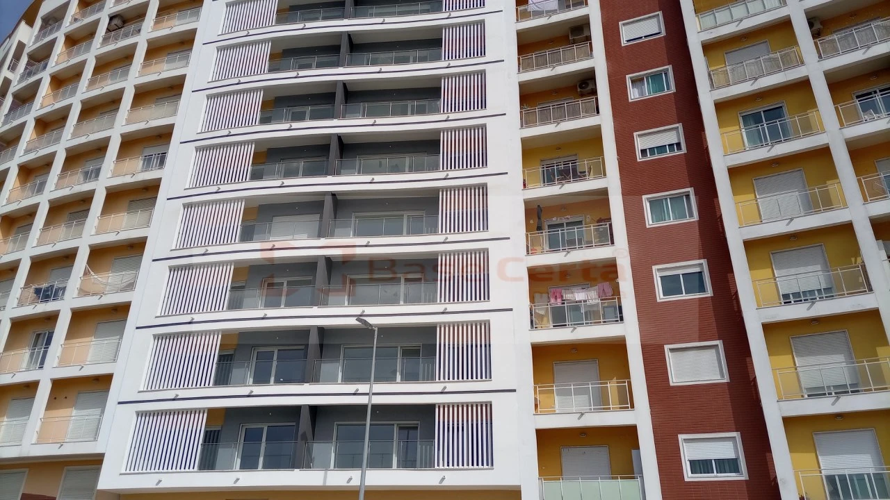 Apartamento T2 para Venda em Corroios Foto 8