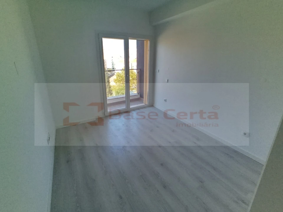 Apartamento T2 para Venda em Corroios Foto 10