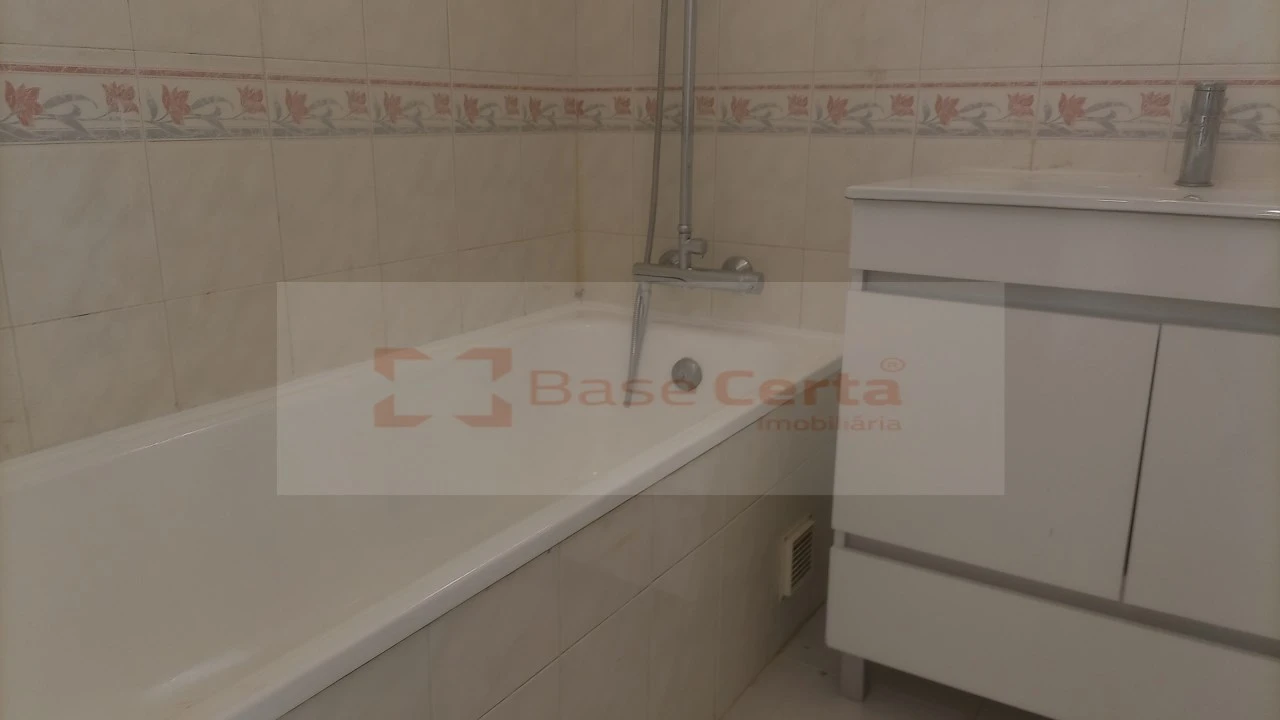 Apartamento T2 para Venda em Algueirão-Mem Martins Foto 17