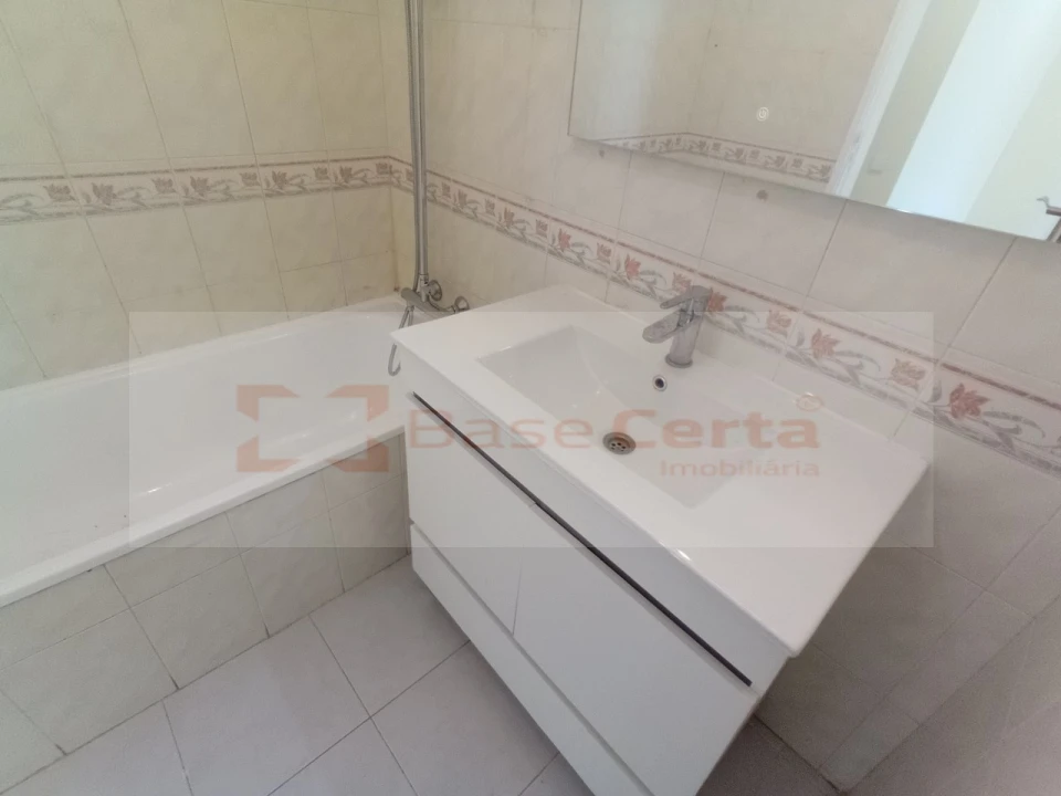 Apartamento T2 para Venda em Algueirão-Mem Martins Foto 7