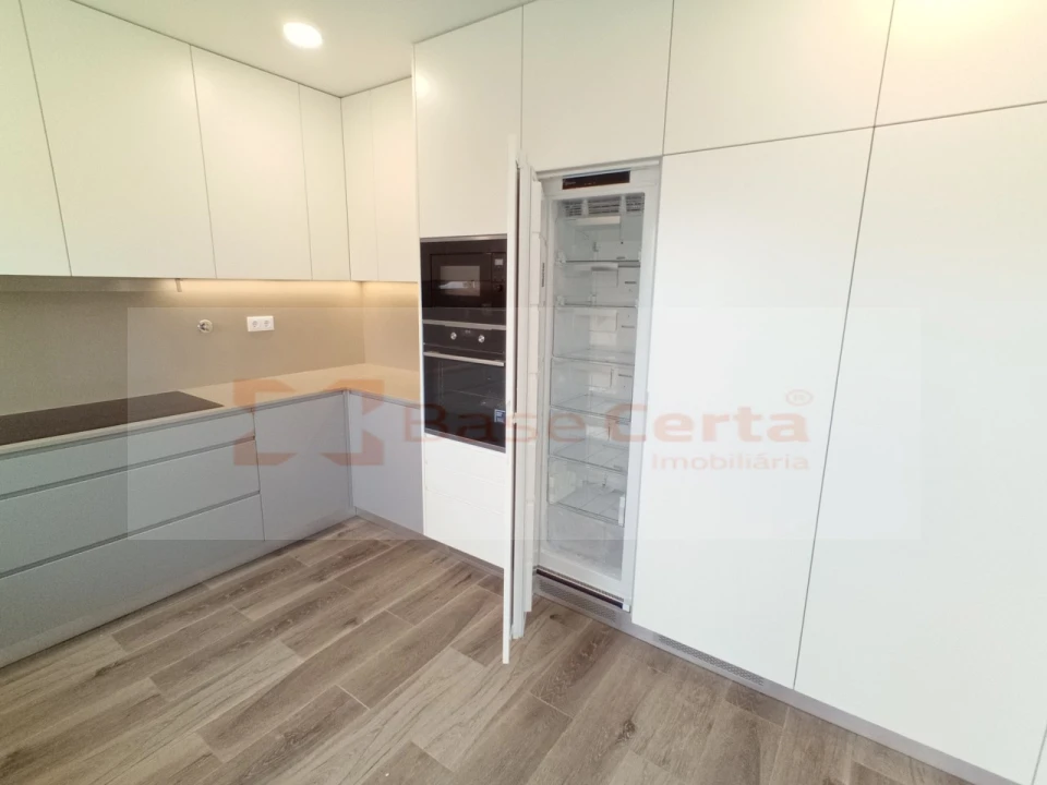Moradia T5 para Venda em Pontinha e Famões Foto 5