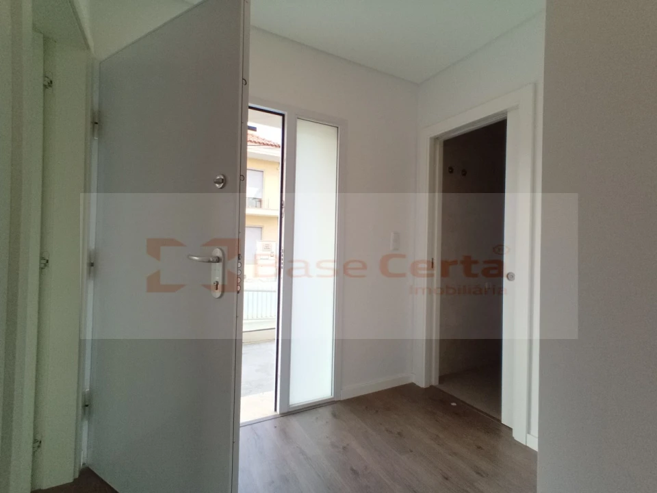 Moradia T5 para Venda em Pontinha e Famões Foto 8