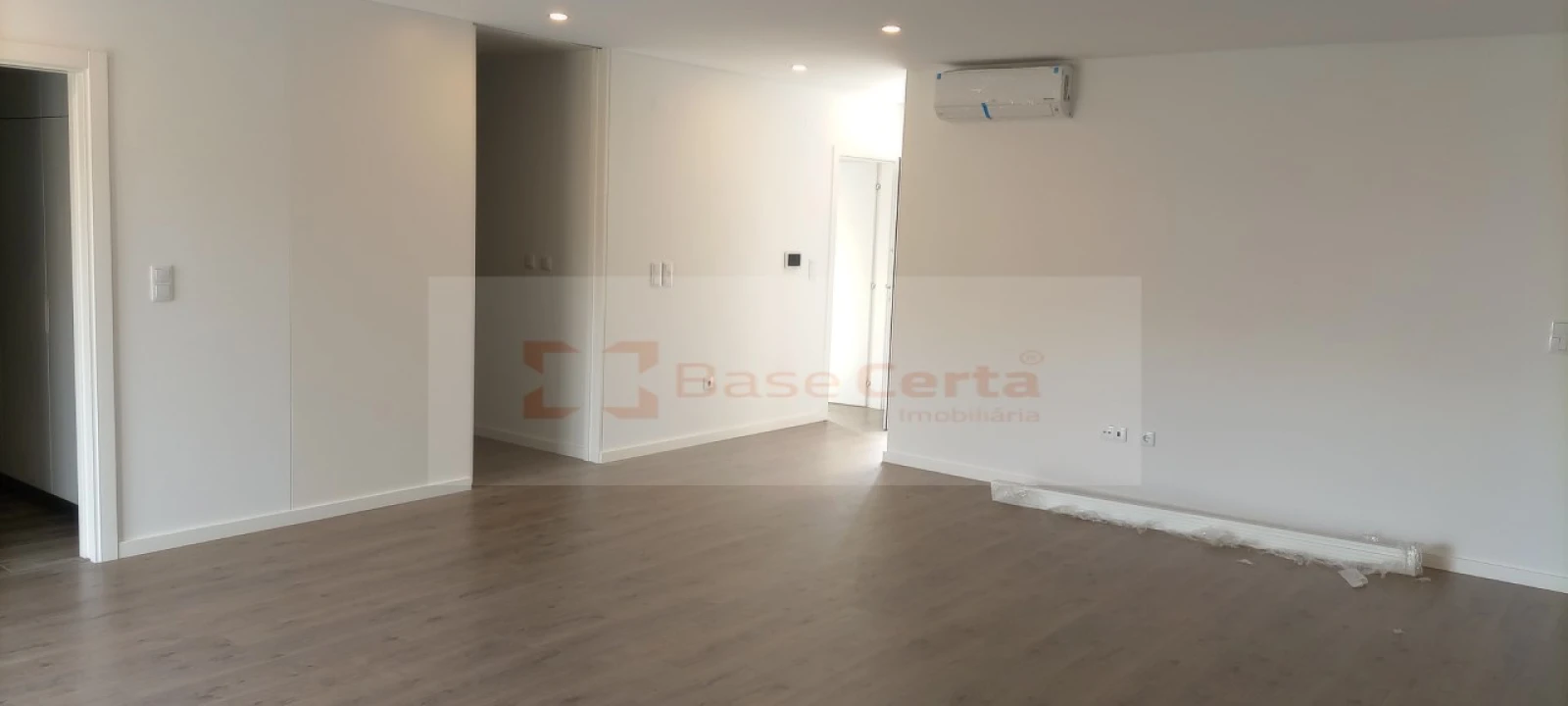 Moradia T5 para Venda em Pontinha e Famões Foto 10