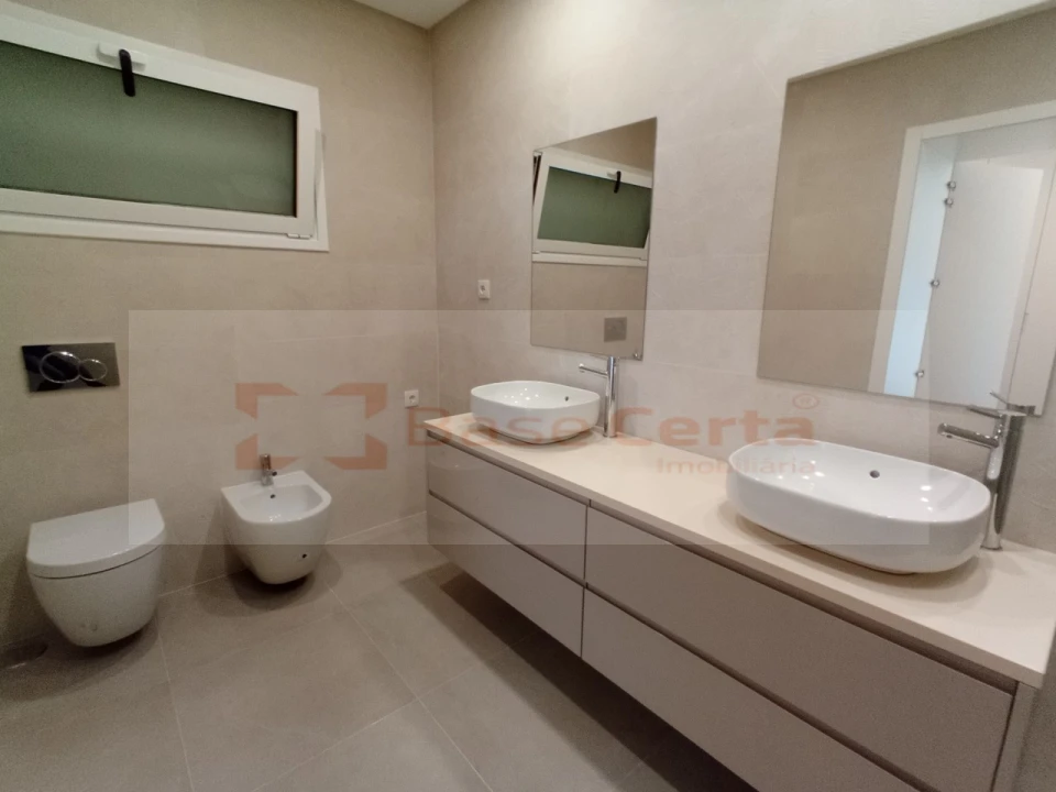 Moradia T5 para Venda em Pontinha e Famões Foto 14