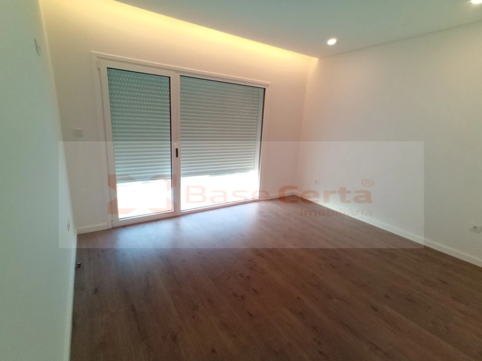 Moradia T5 para Venda em Pontinha e Famões Foto 20